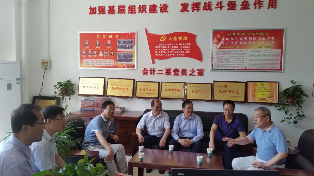 3.深入座谈,交流互助