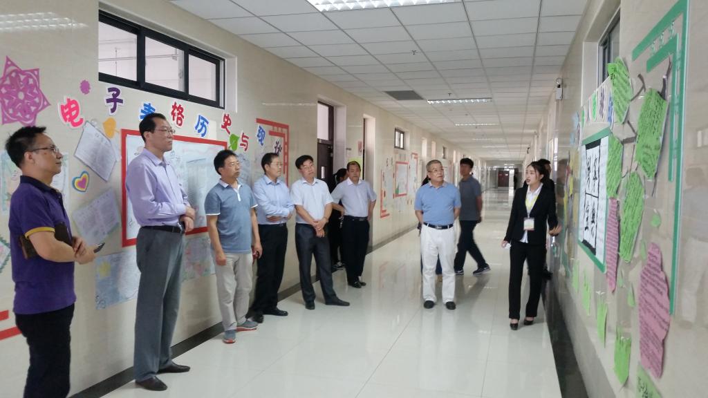 2.认真介绍,分享成果