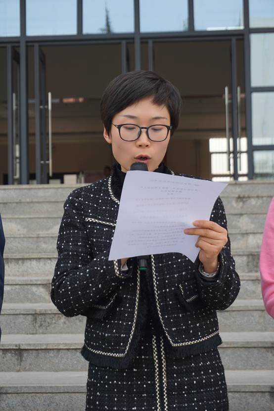 说明:D:\团总支、学生会\活动\2019年活动\2019.3.26“践行核心价值观，争做文明财经人”趣味猜谜活动\践行核心价值观 争做文明财经人趣味猜谜活动通讯稿及照片\2019.3.18践行核心价值观 争做文明财经人趣味猜谜活动通讯稿\2.辅导员赵静宣读活动规则.JPG