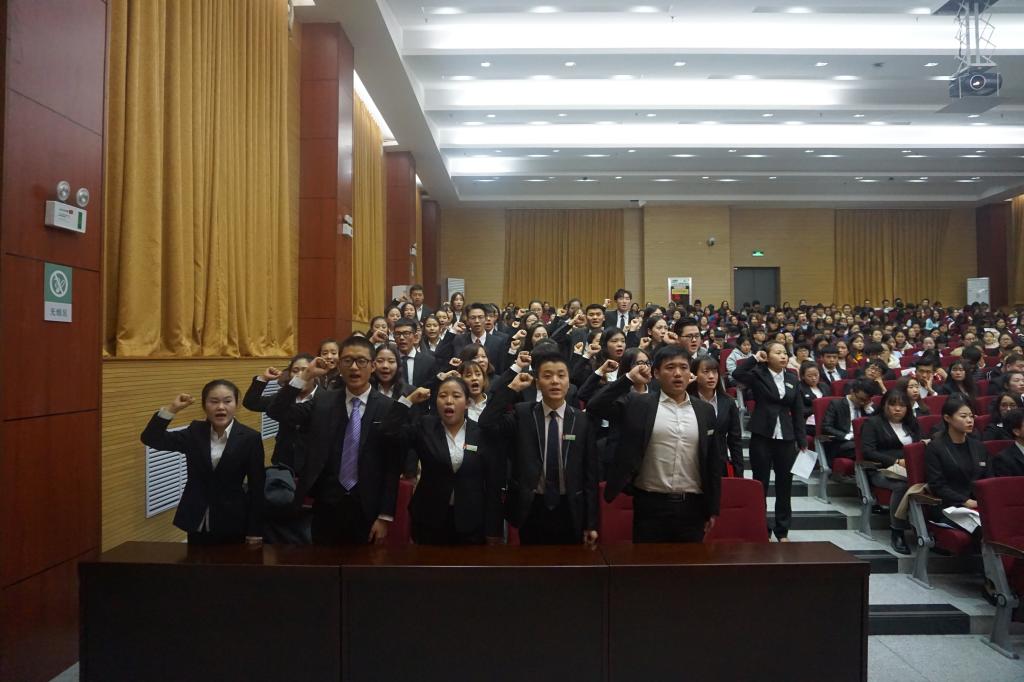 6.会计二系新老干部合影留念