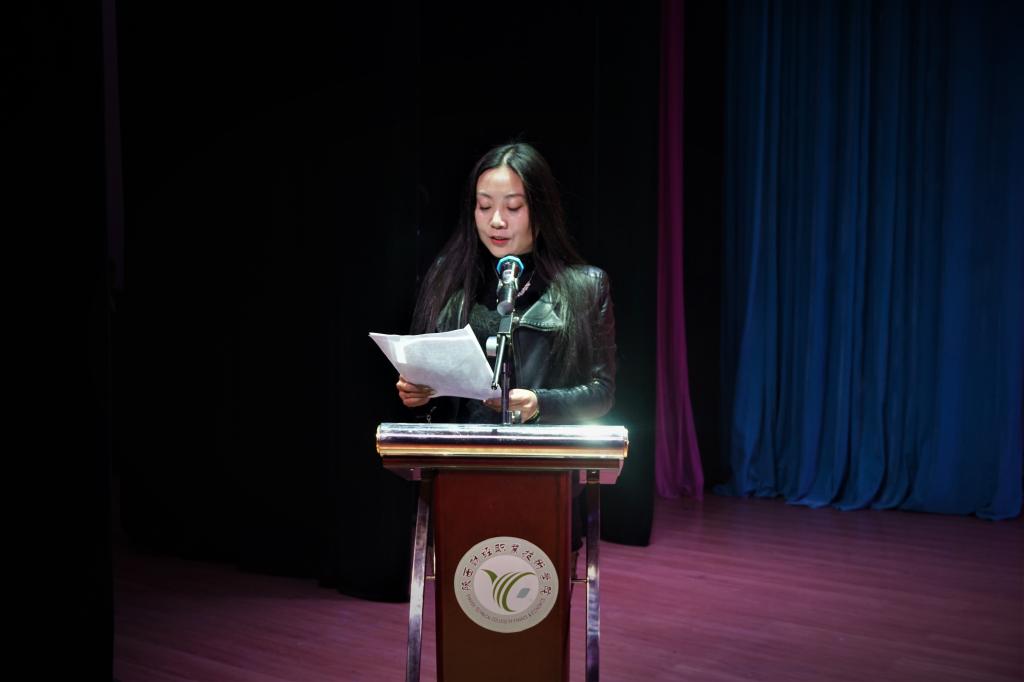 3.团委书记窦曼娟宣读表彰决定