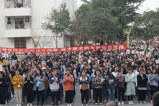 说明:D:\团总支、学生会\活动\2019年活动\2019.3.26“践行核心价值观，争做文明财经人”趣味猜谜活动\践行核心价值观 争做文明财经人趣味猜谜活动通讯稿及照片\2019.3.18践行核心价值观 争做文明财经人趣味猜谜活动通讯稿\4.广大同学参与活动.jpg